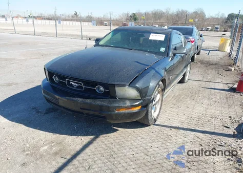 2008 Ford Mustang V6 Deluxe/V6 Premium z USA, uszkodzony, nr VIN 1ZVHT80NX85164937